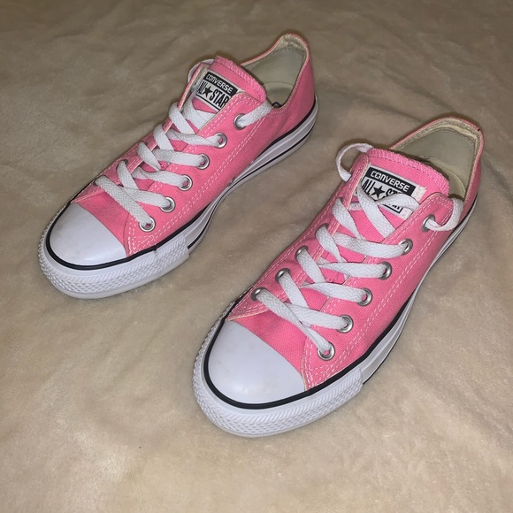 Converse Shoes - Pink Lowtop Converse